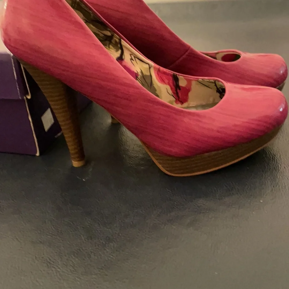 Beautiful Madden girl Steve Madden magenta pumps -slightly used, have box (mlb)